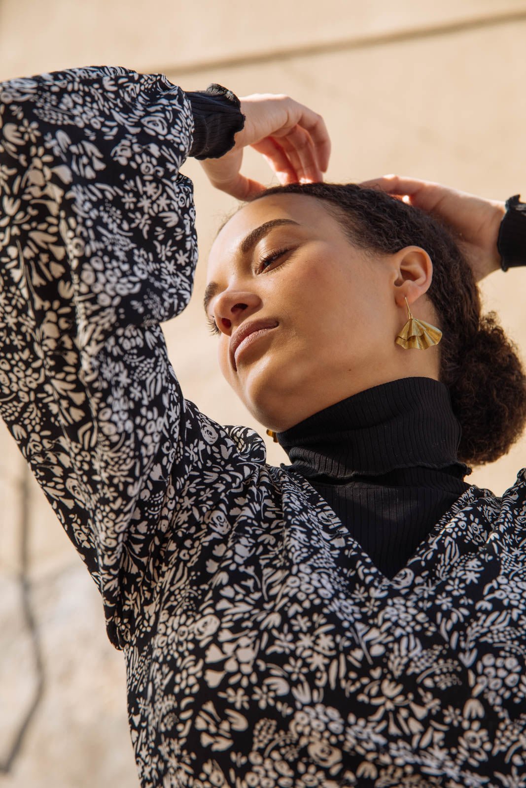 Nepalissa käsintehdyt messinkiset naisten korvakorut