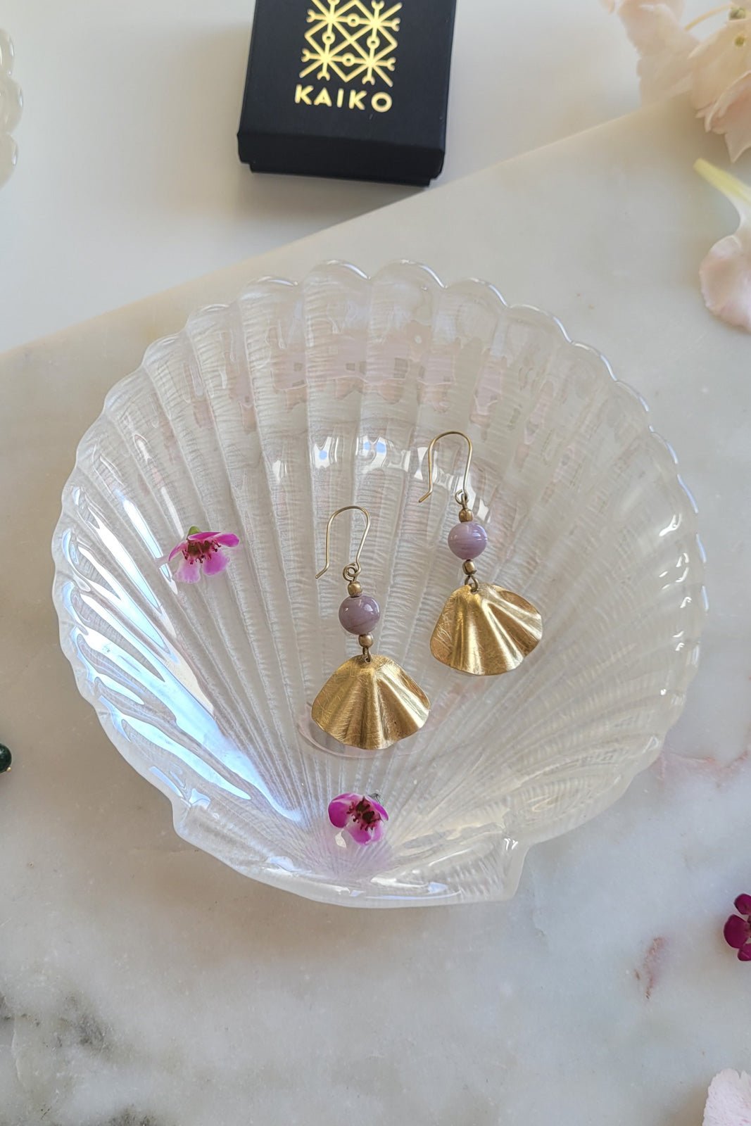 Nepalissa käsintehdyt messinkiset naisten korvakorut