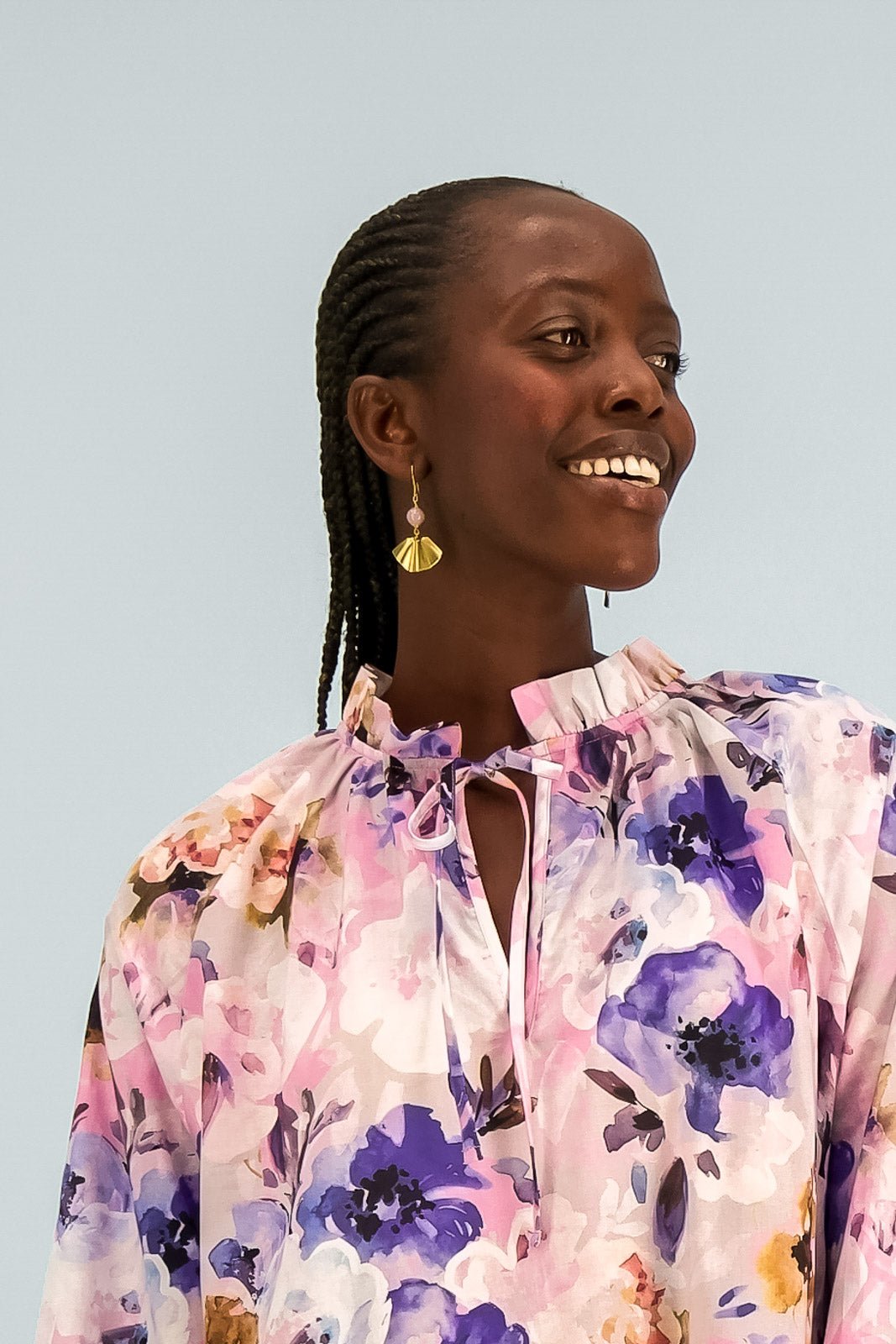 Nepalissa käsintehdyt messinkiset naisten korvakorut