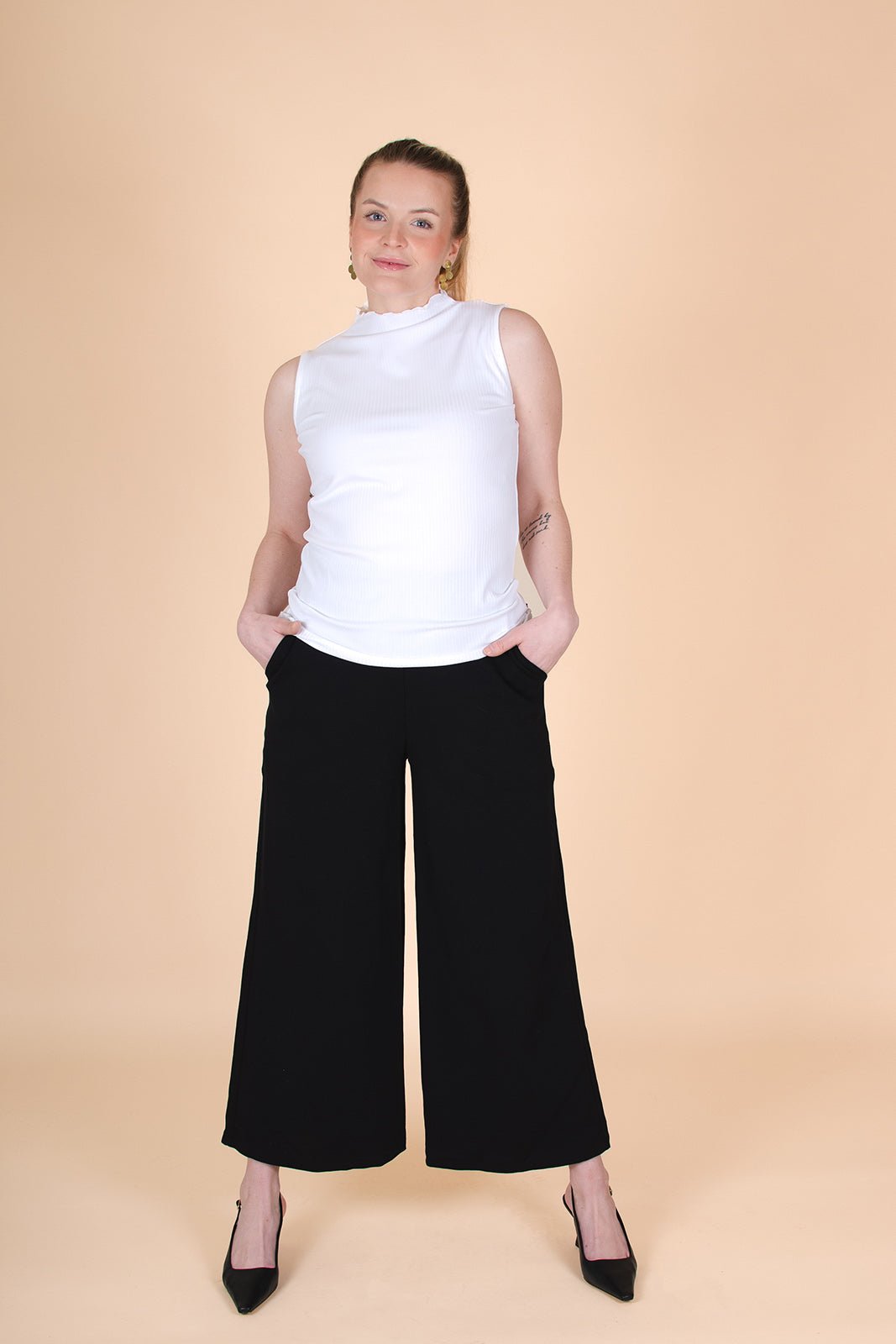 Naisten mustat culottes-housut