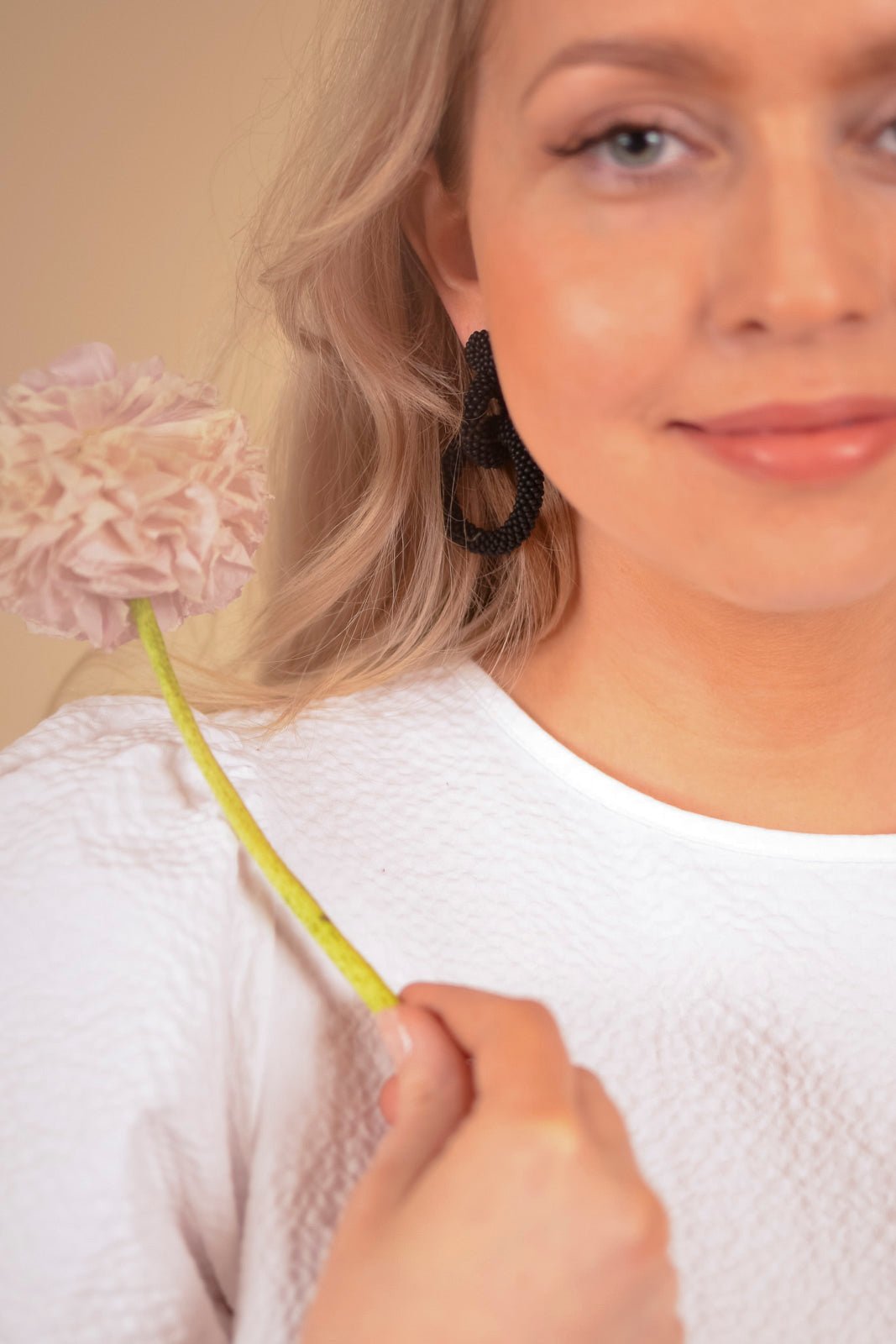 Nepalissa käsintehdyt naisten helmikorvakorut