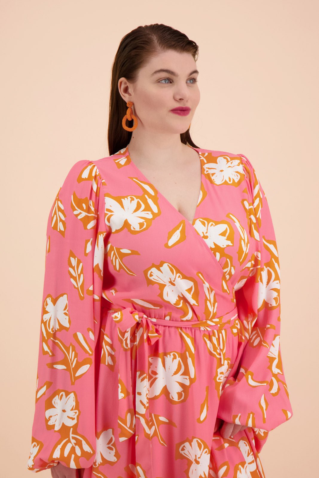 Nepalissa käsintehdyt naisten helmikorvakorut