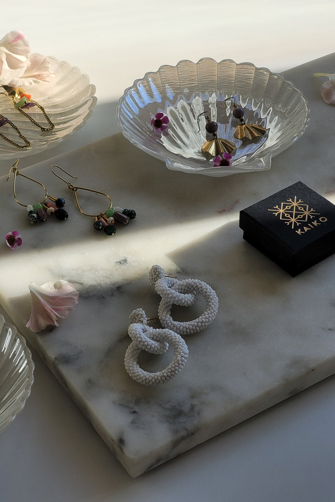 Nepalissa käsintehdyt naisten helmikorvakorut