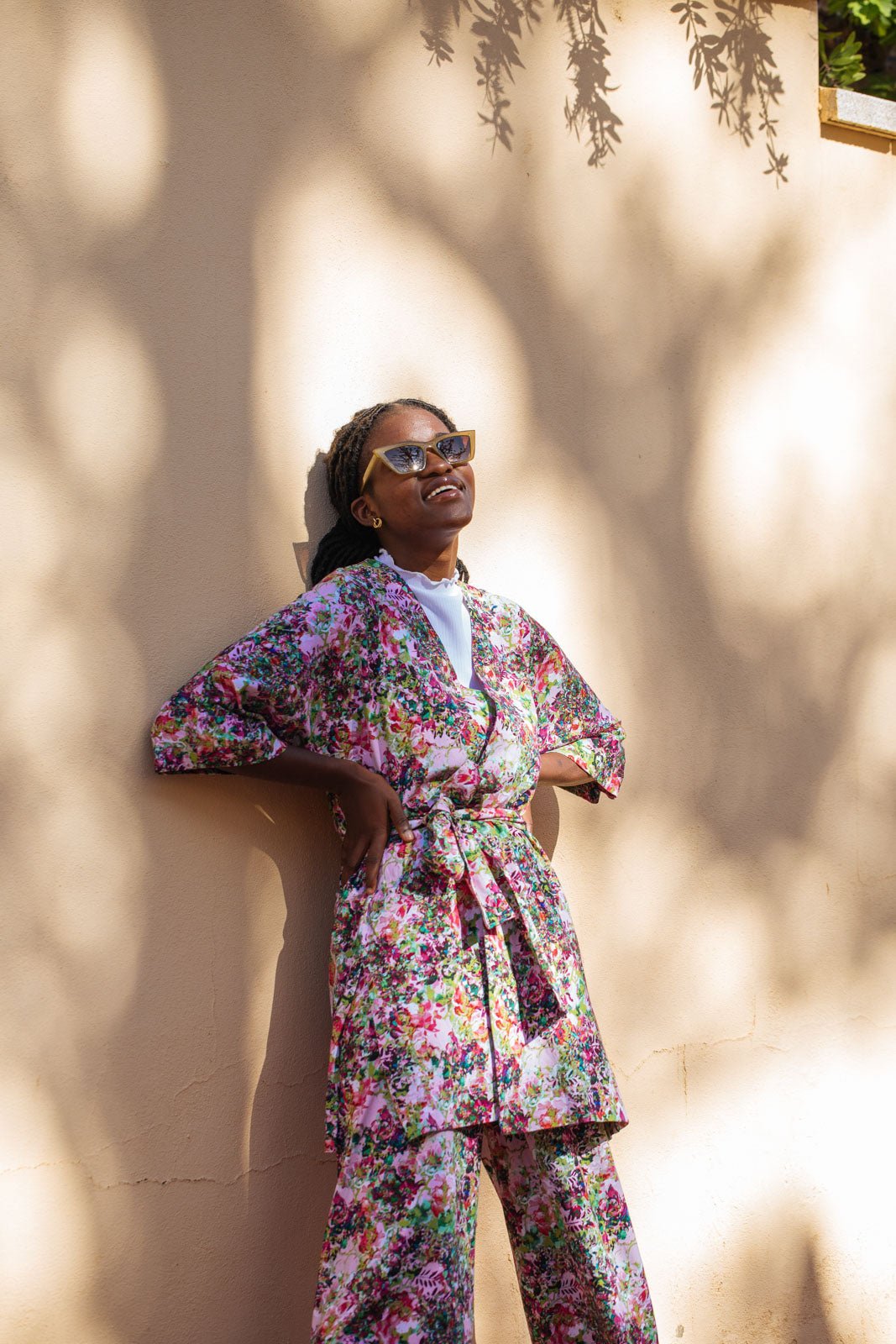 Naisten värikäs puuvillatakki kukkakuviolla