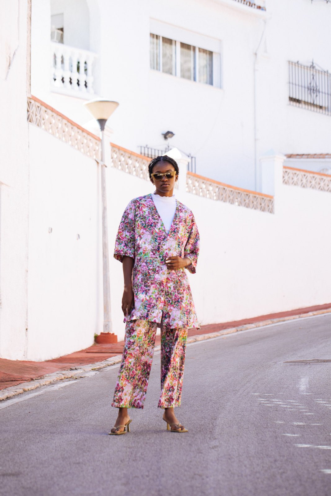 Naisten värikäs puuvillatakki kukkakuviolla