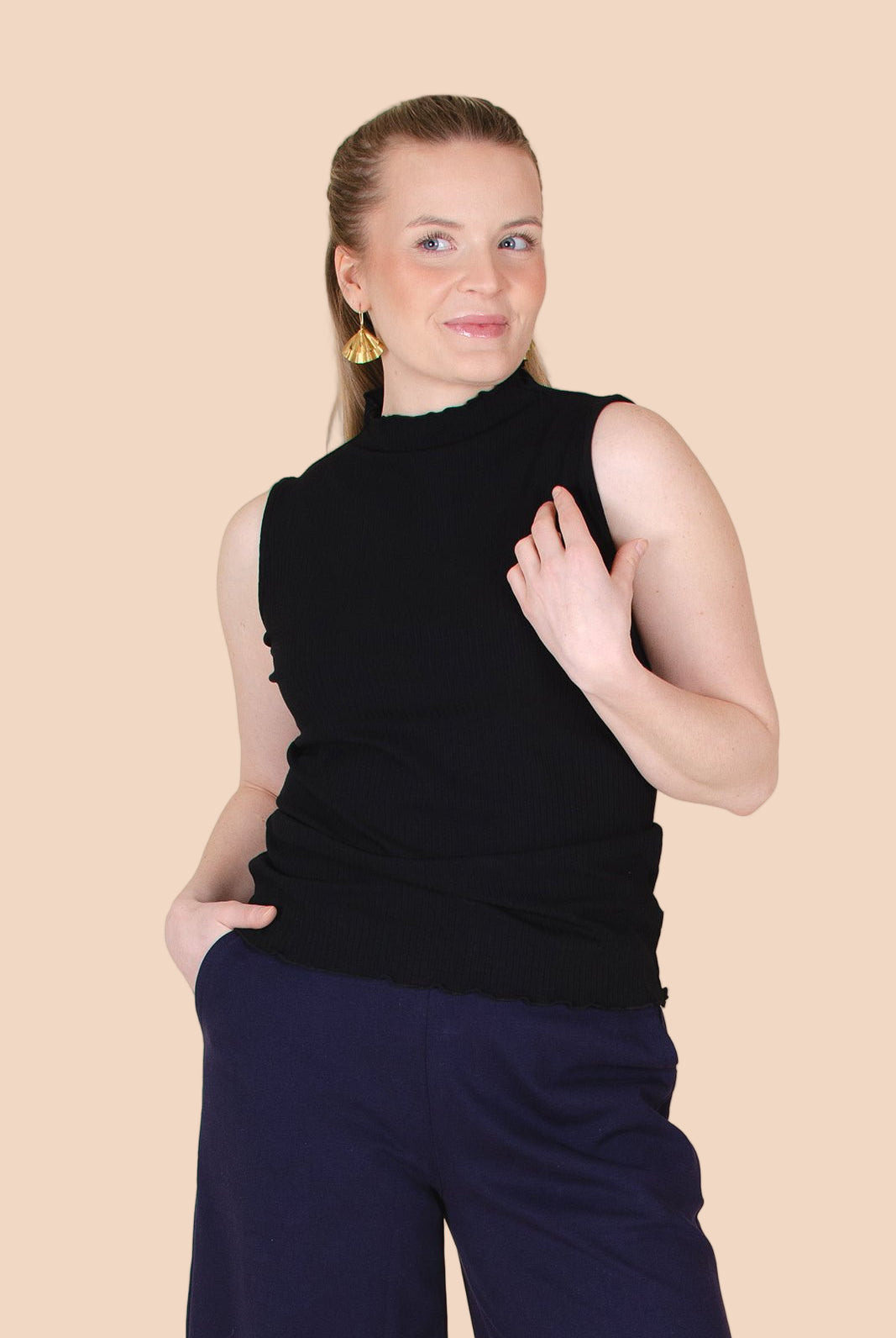 Naisten musta ribbitoppi