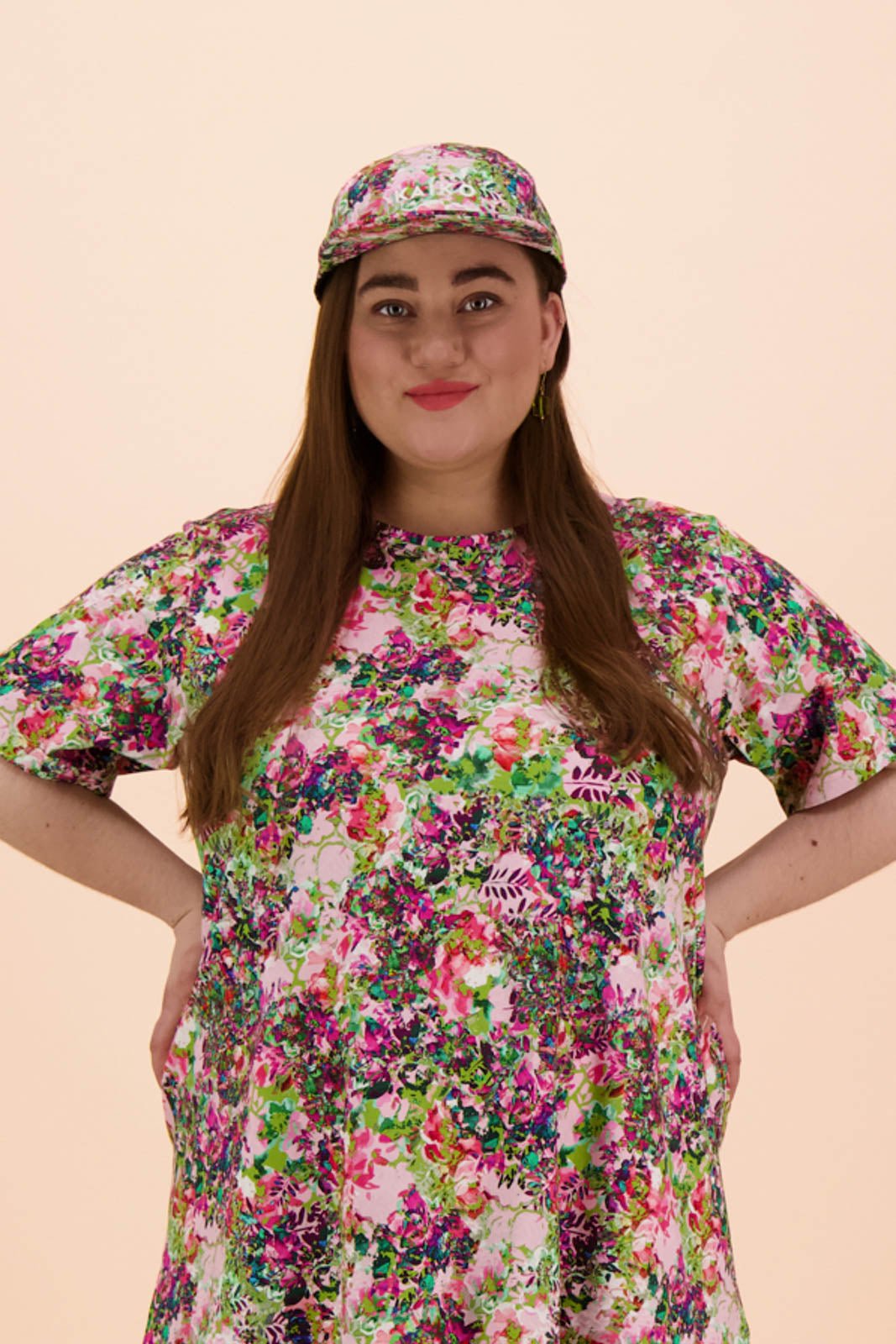 Naisten värikäs puuvillamekko kukkakuviolla