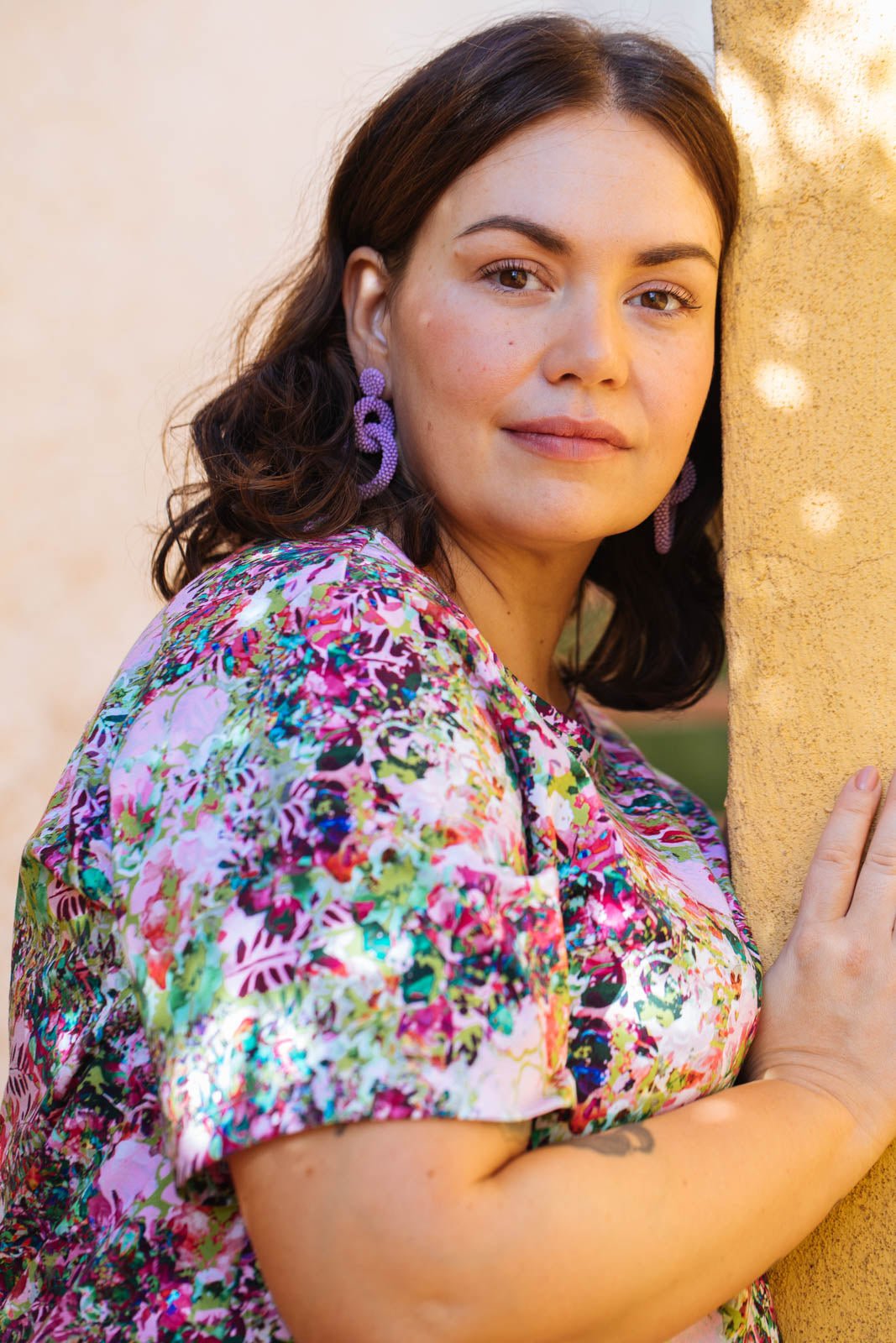 Naisten värikäs puuvillamekko kukkakuviolla