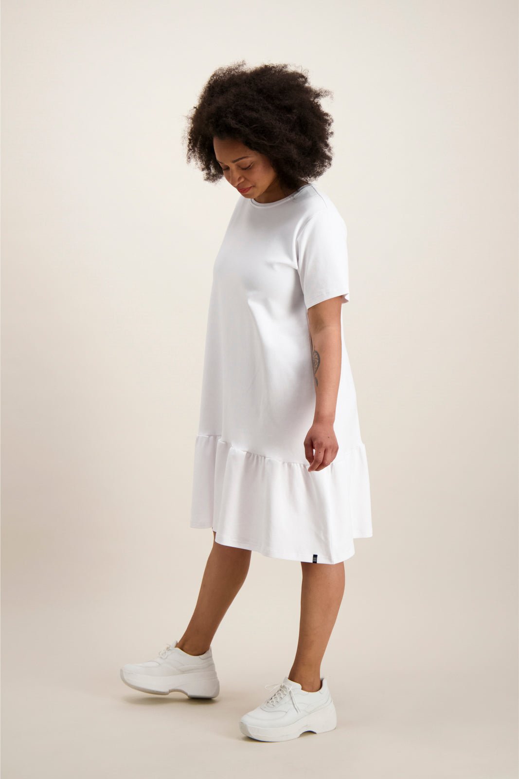Ruffle T-shirt Dress, White - Kaiko Clothing Company Oy | modelheight:165, size:M