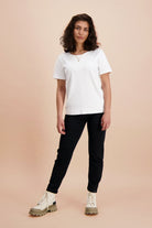 Naisten valkoinen puuvillainen t-paita