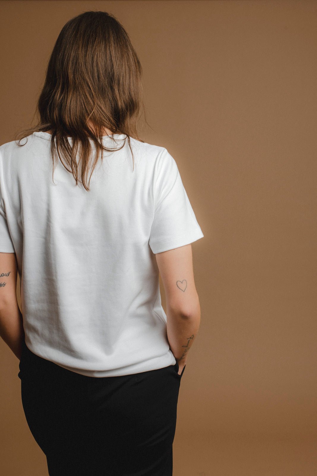 Naisten valkoinen puuvillainen t-paita