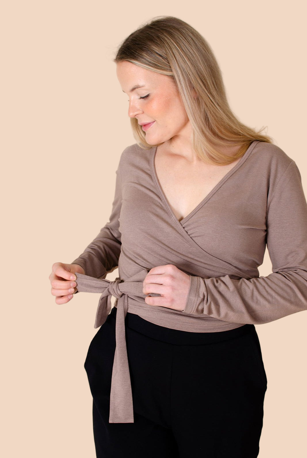 Naisten beige kietaisupaita