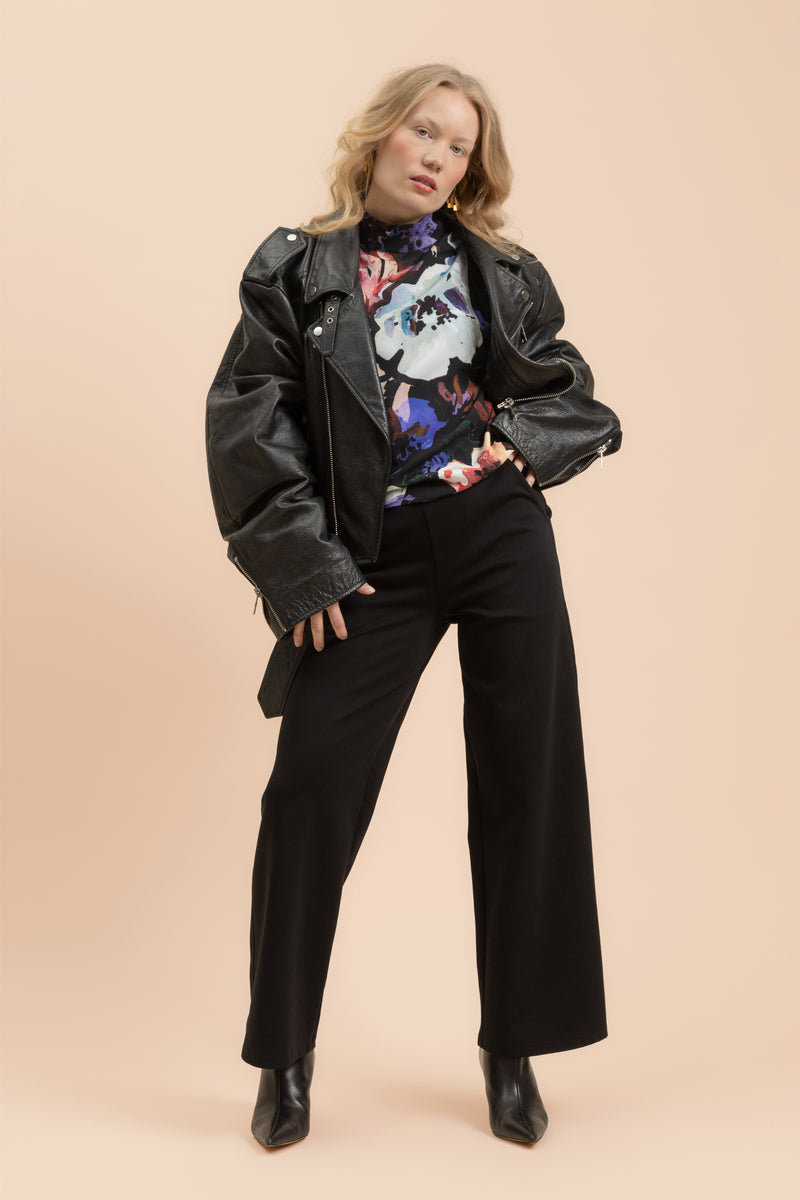 | modelheight:165, size:XS regular