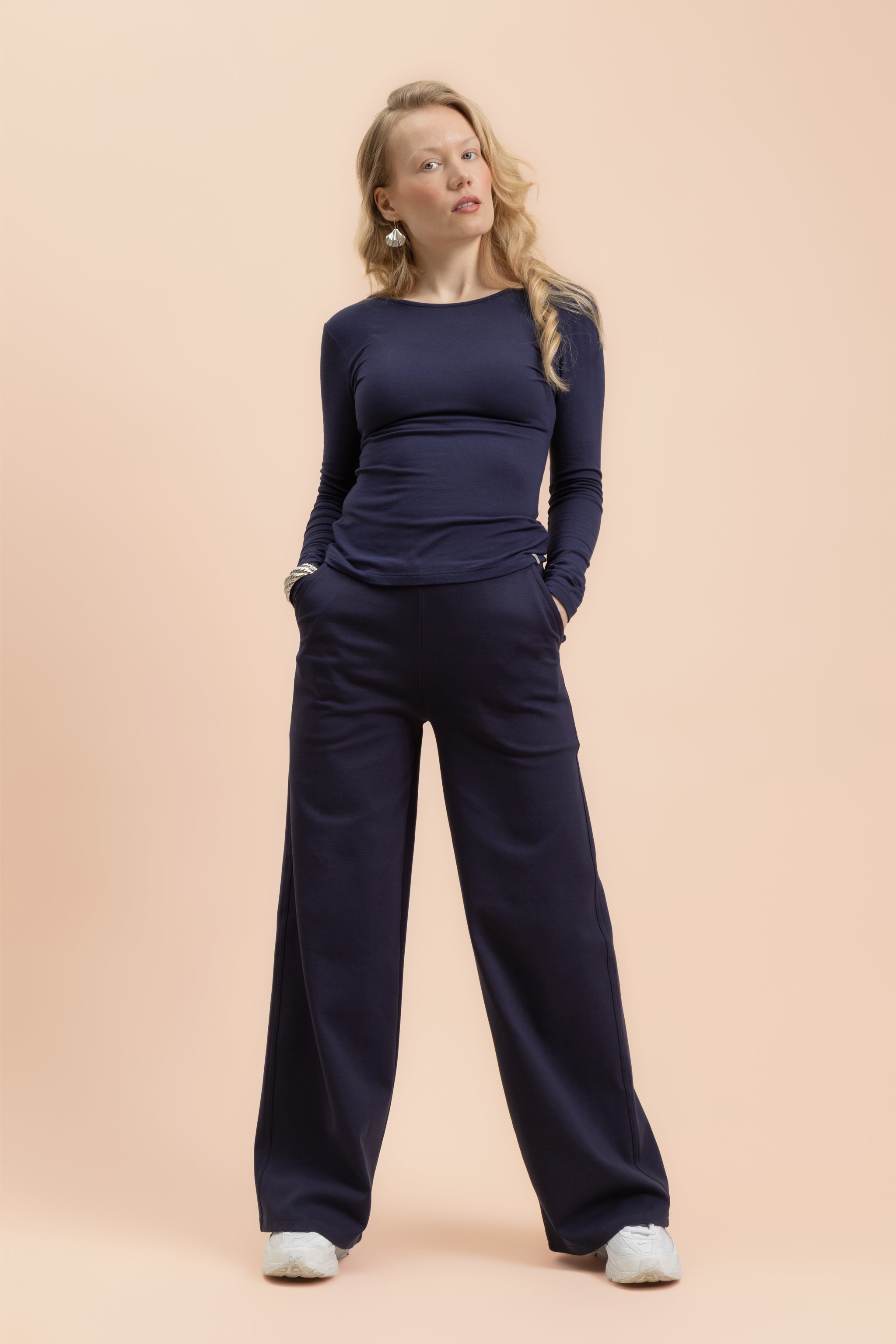 | modelheight:165, size:XS