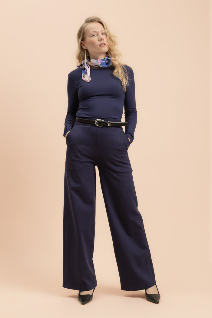 | modelheight:165, size:XS