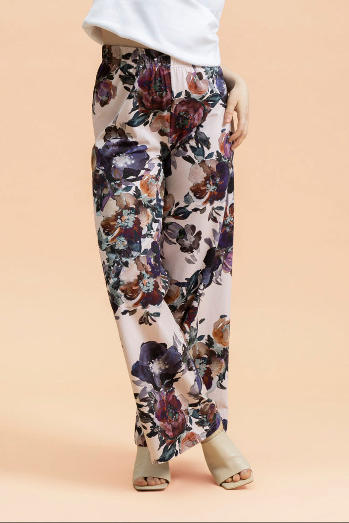 Naisten täyspitkät trikoohousut kukkakuosilla| modelheight:164, size:XS