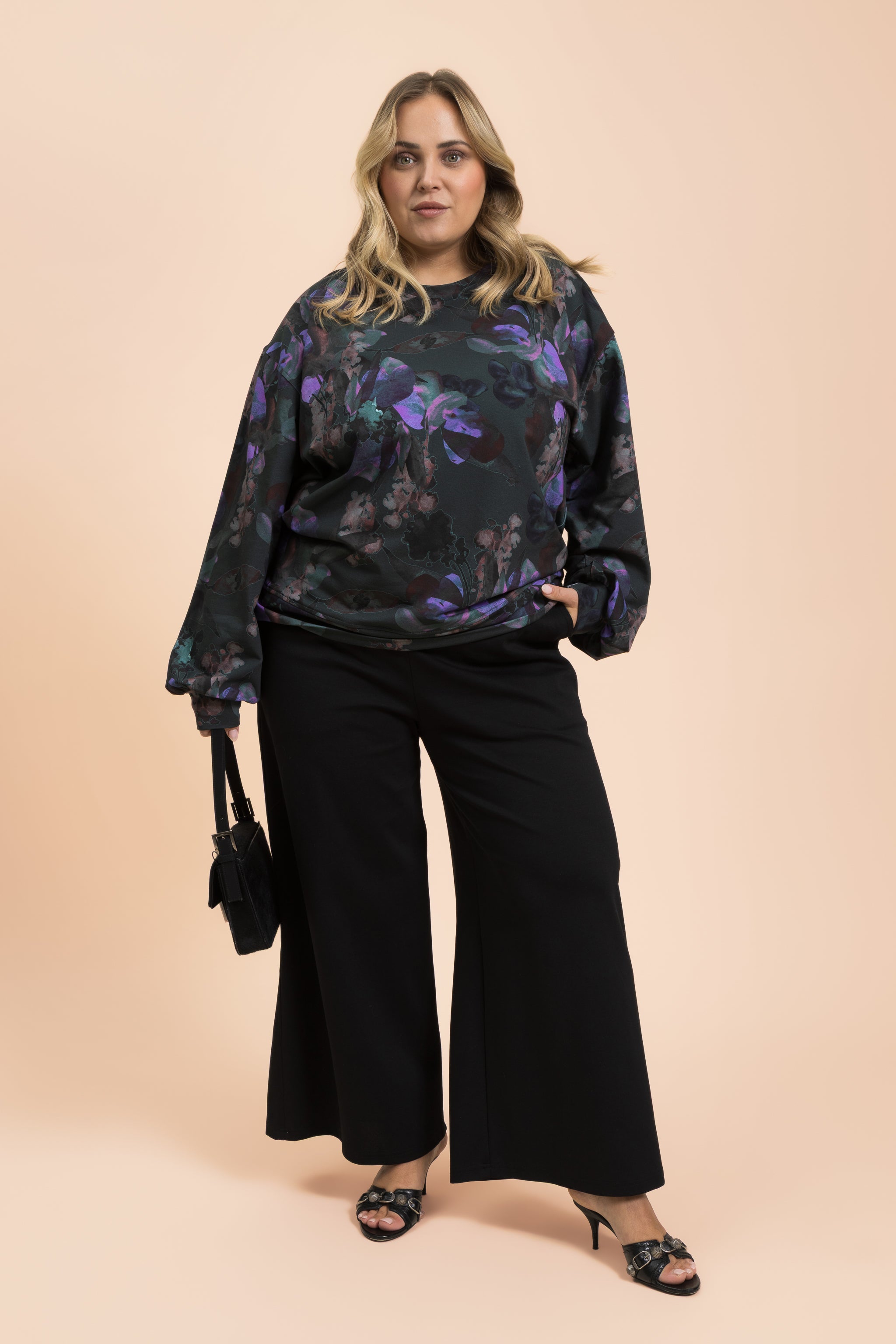 | modelheight:160, size:XL