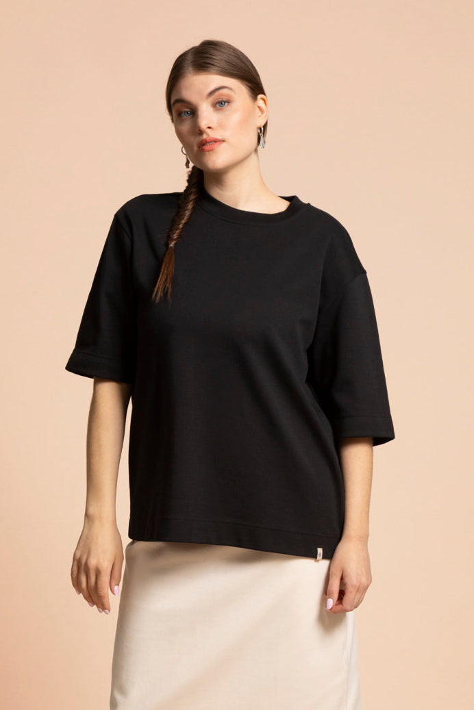 naisten musta oversized t-paita | modelheight:162, size:M