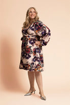 Naisten kietaisumekko kukkakuosilla| modelheight:168, size:XL