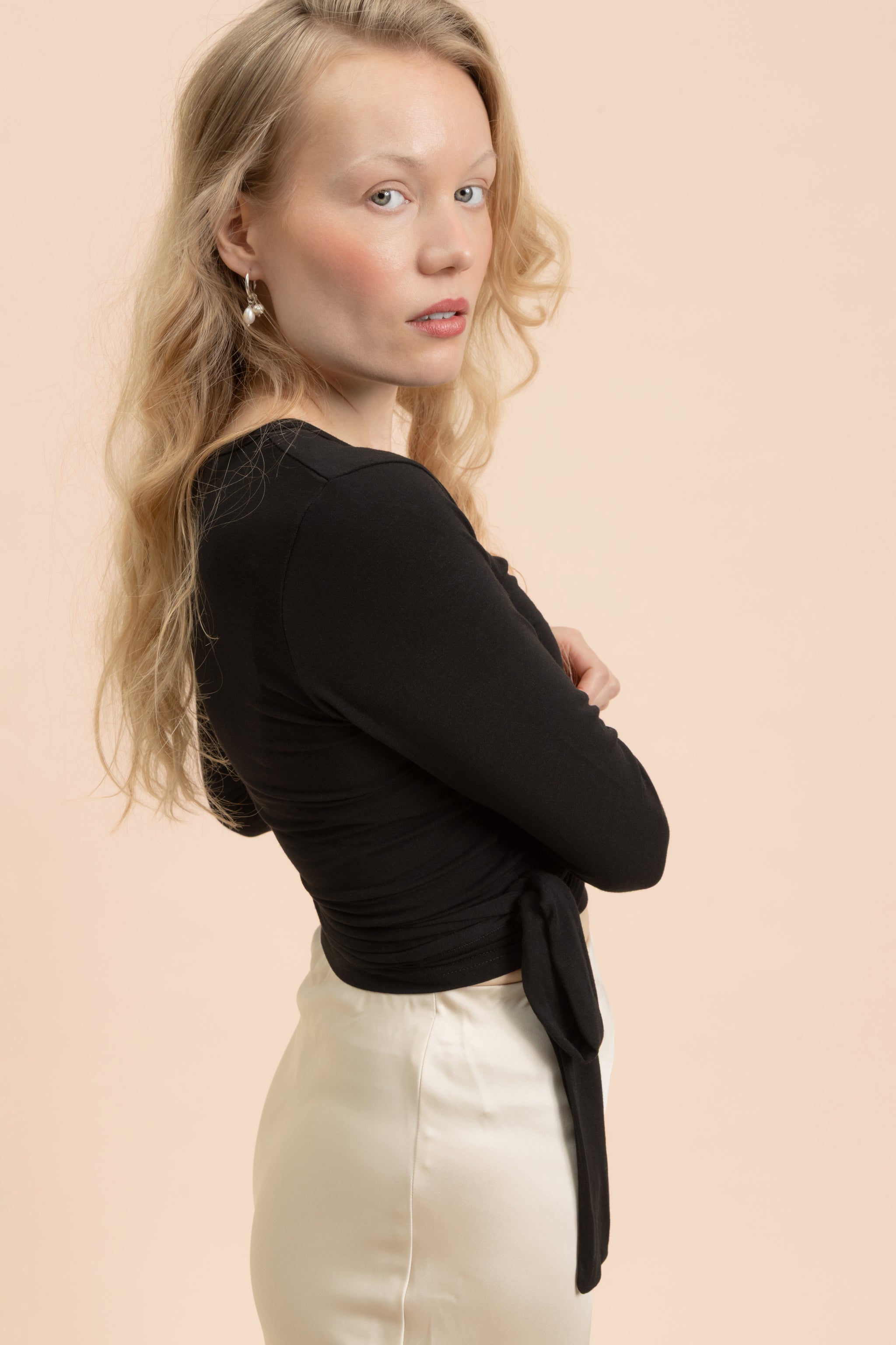 Wrap Top, Black Naia™ – KAIKO