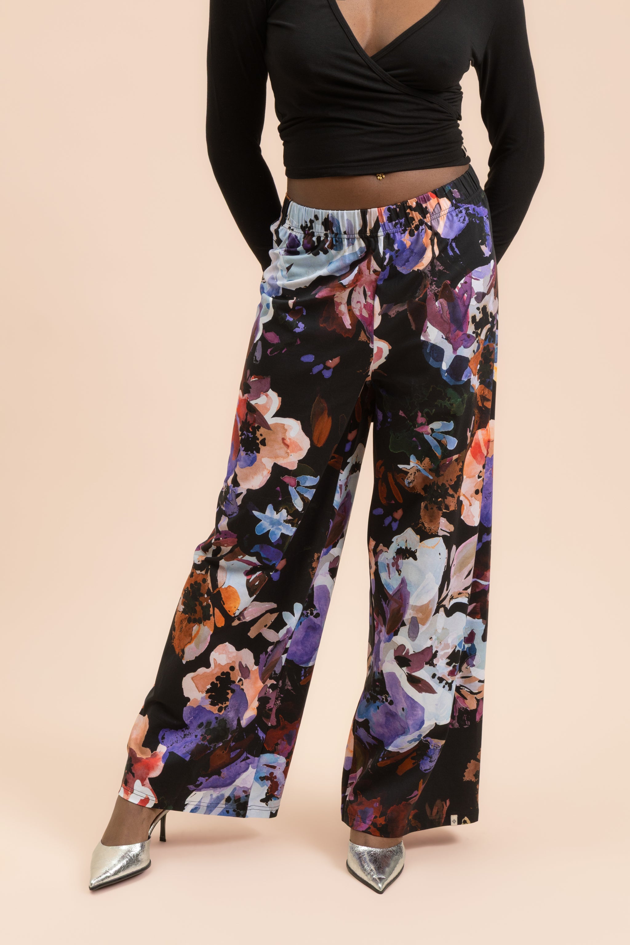 | modelheight:165, size:XS