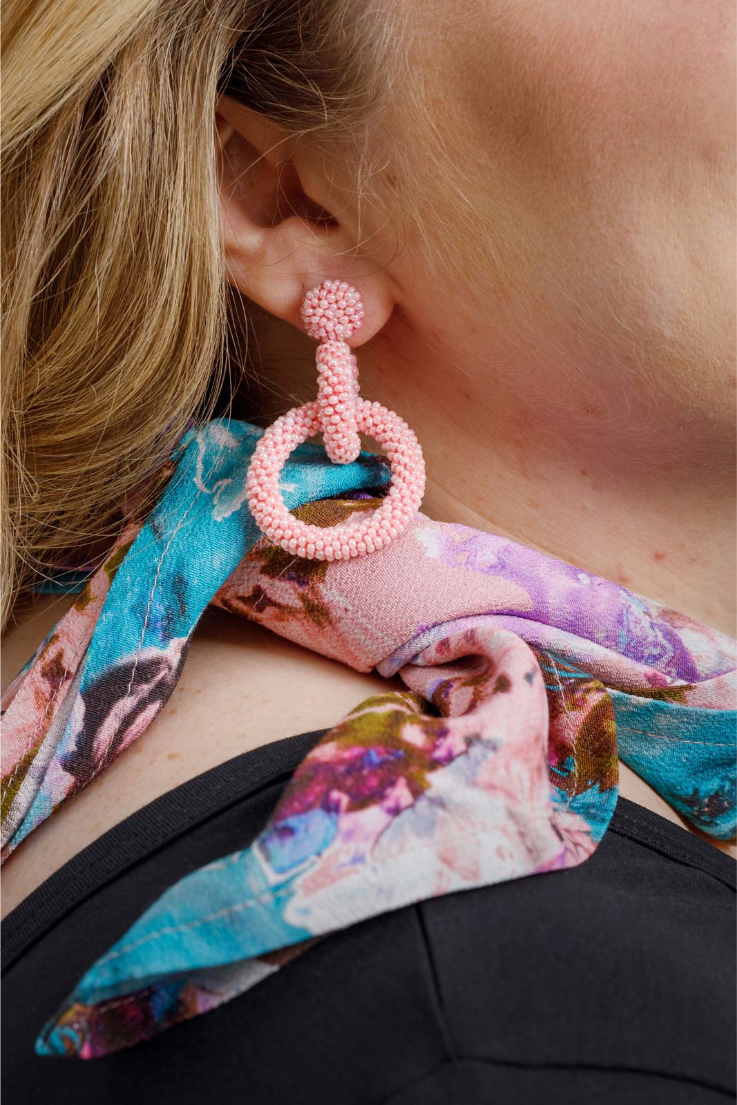 Nepalissa käsintehdyt naisten helmikorvakorut