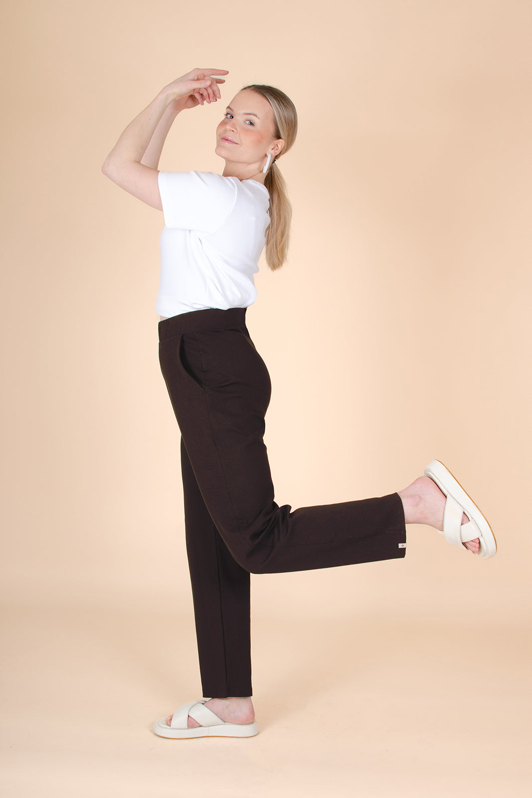 Naisten ruskeat siistit housut | modelheight:166, size:M