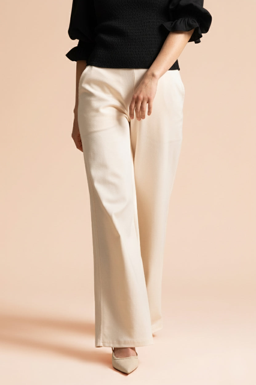 Naisten kermanvalkoiset leveät pitkälahkeiset housut
