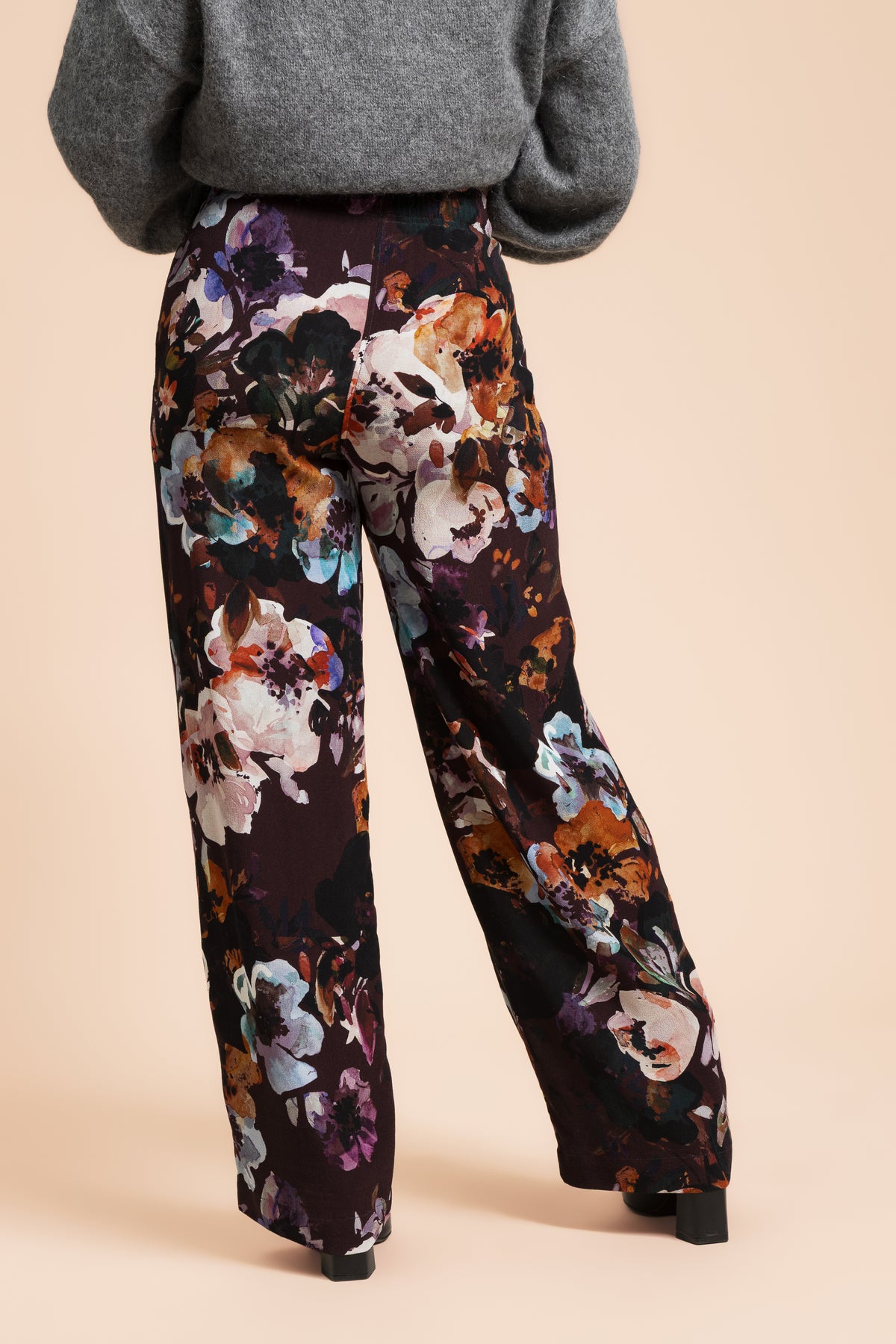 | modelheight:158, size:XS