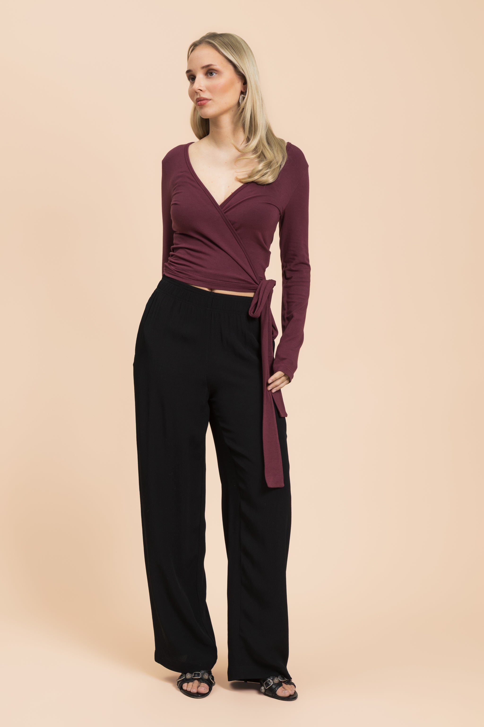 | modelheight:168, size:XS