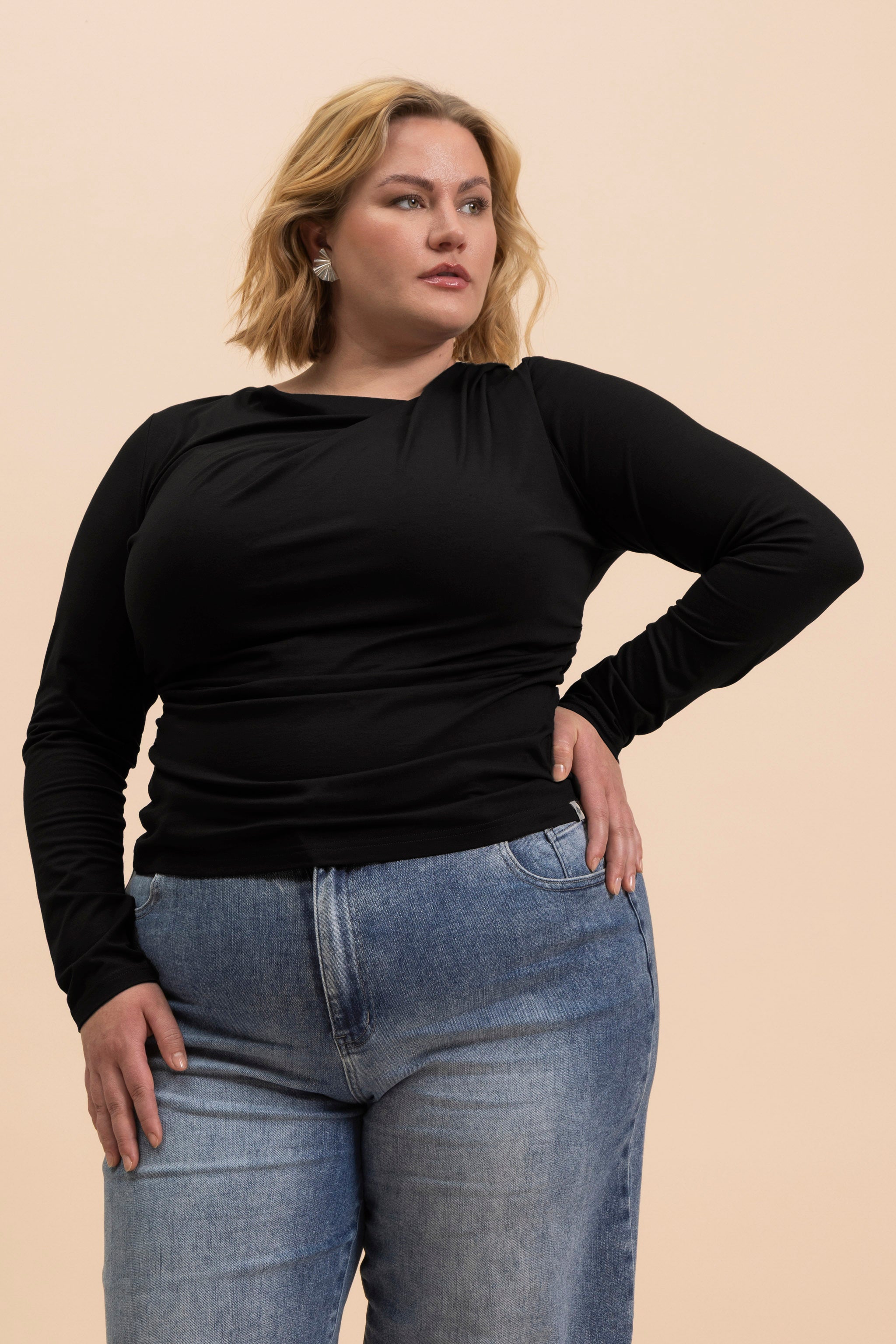| modelheight:170, size:XL