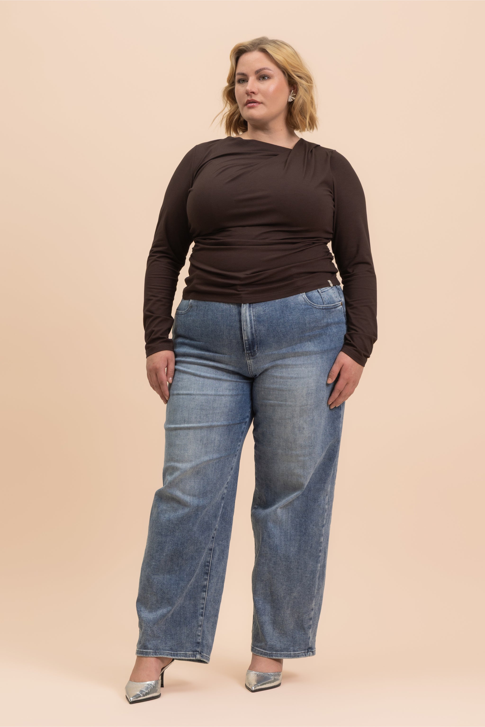 | modelheight:170, size:XL