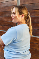 Naisten vaaleansininen t-paita | modelheight:160, size:XL