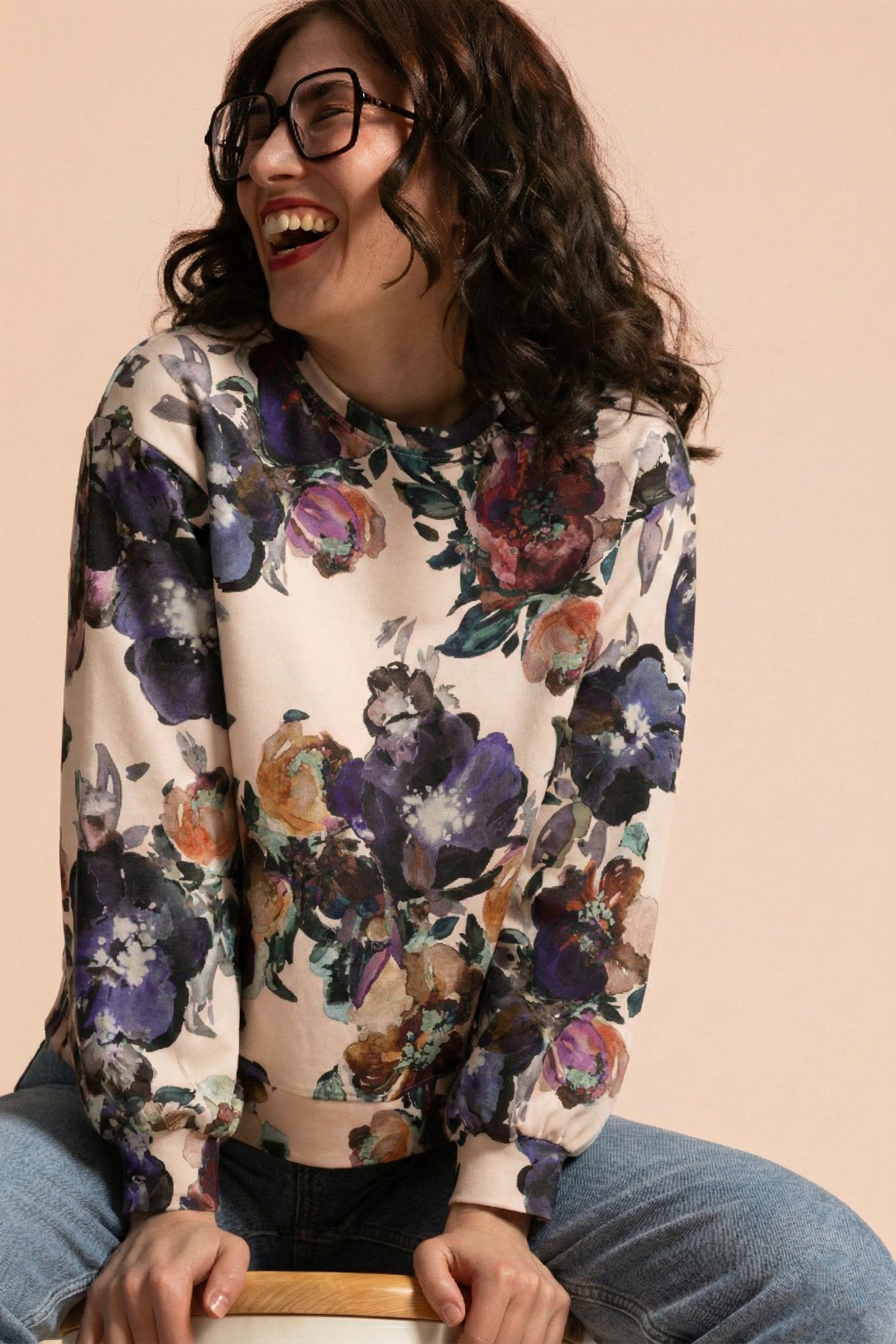 Naisten collegepaita kukkakuosilla| modelheight:163, size:XS