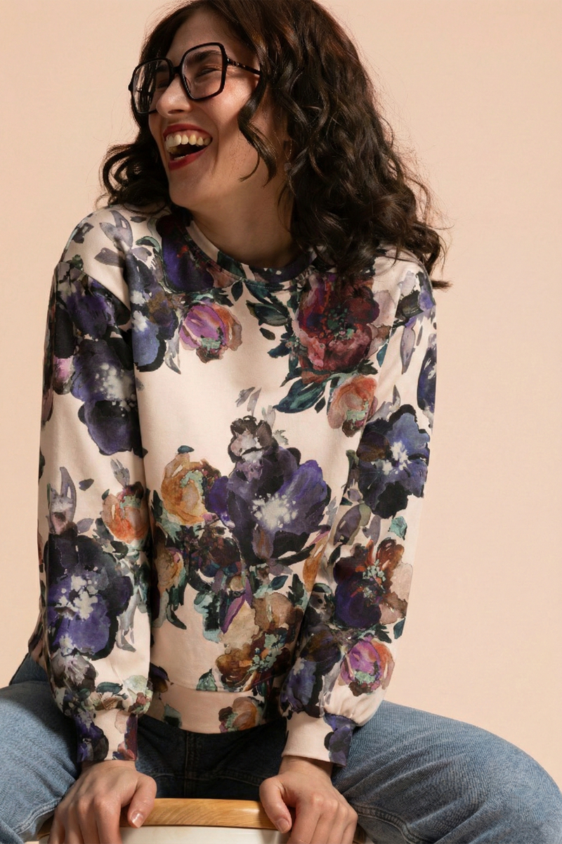 Naisten collegepaita kukkakuosilla| modelheight:163, size:XS