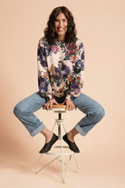 Naisten collegepaita kukkakuosilla| modelheight:163, size:XS