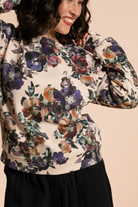 Naisten collegepaita kukkakuosilla| modelheight:163, size:XS