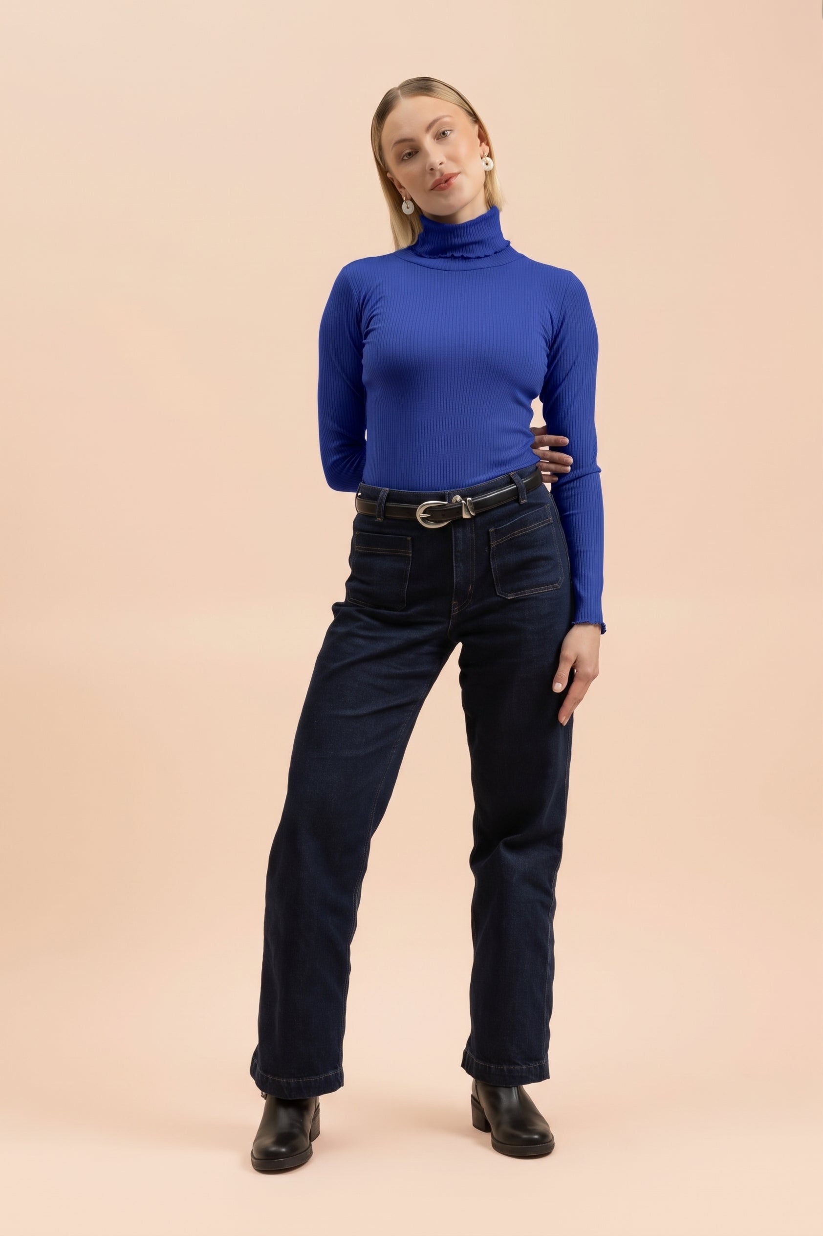 | modelheight:172, size:XS