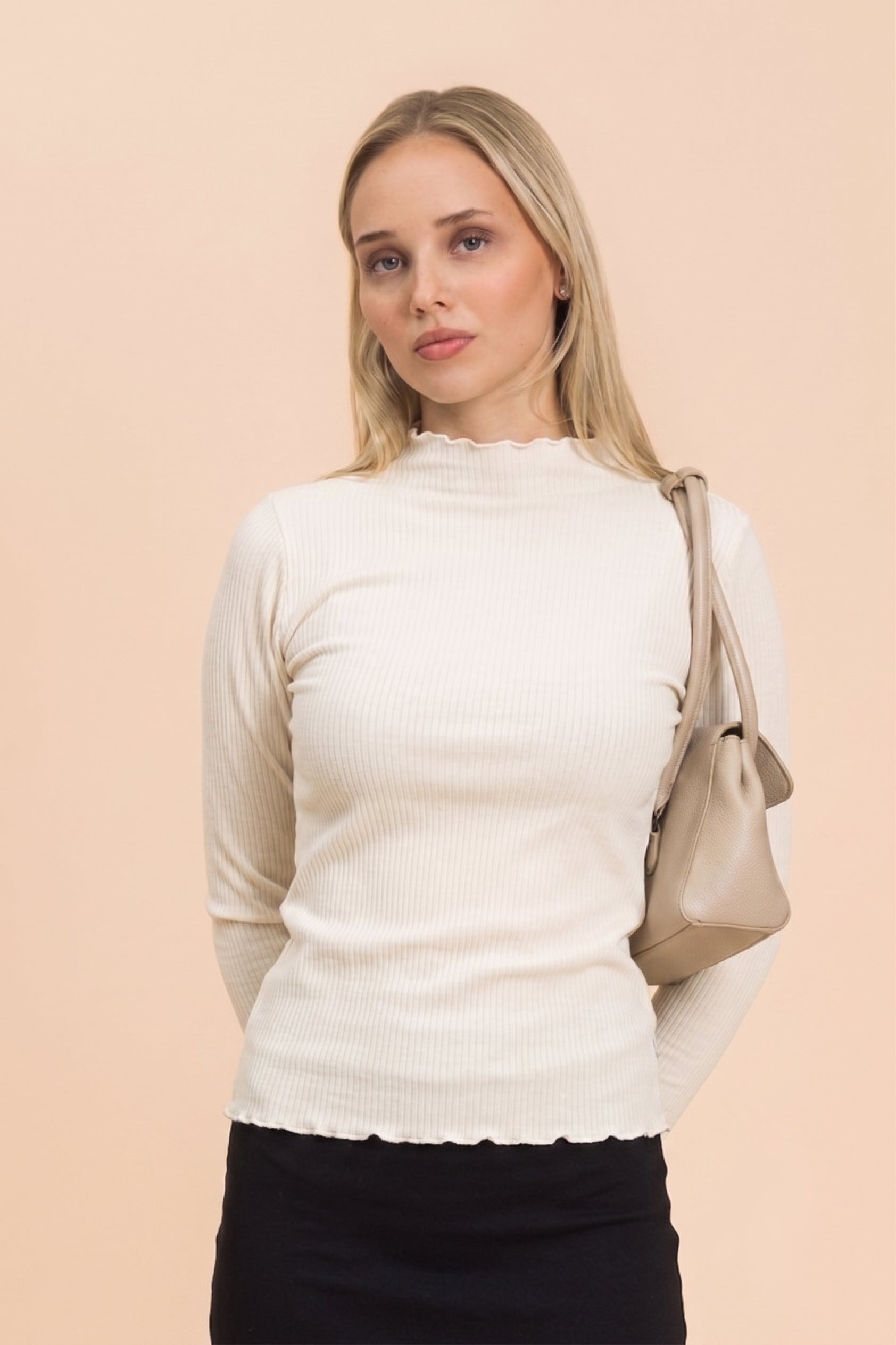 | modelheight:168, size:XS
